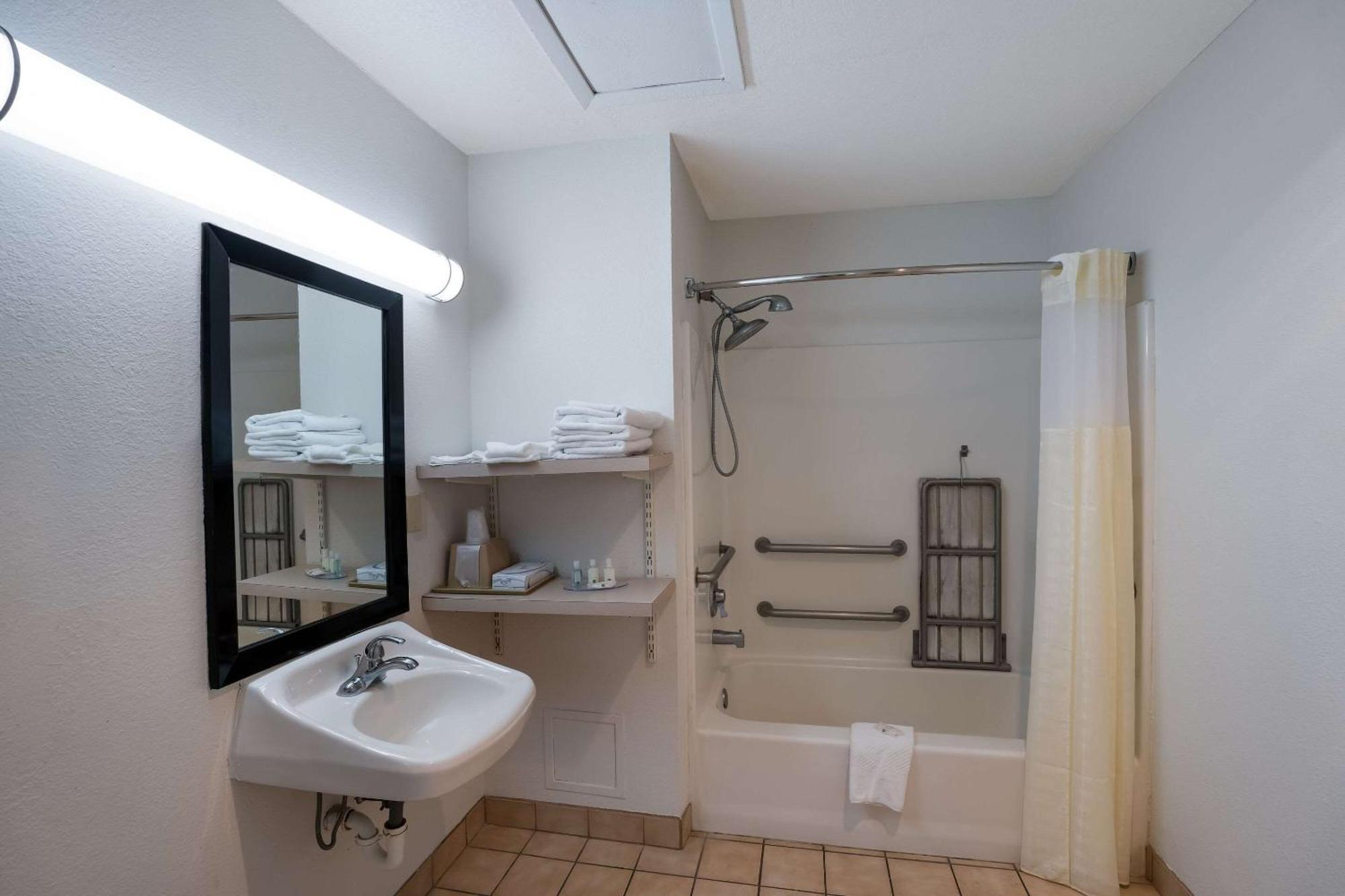 Quality Inn & Suites Junction Ngoại thất bức ảnh