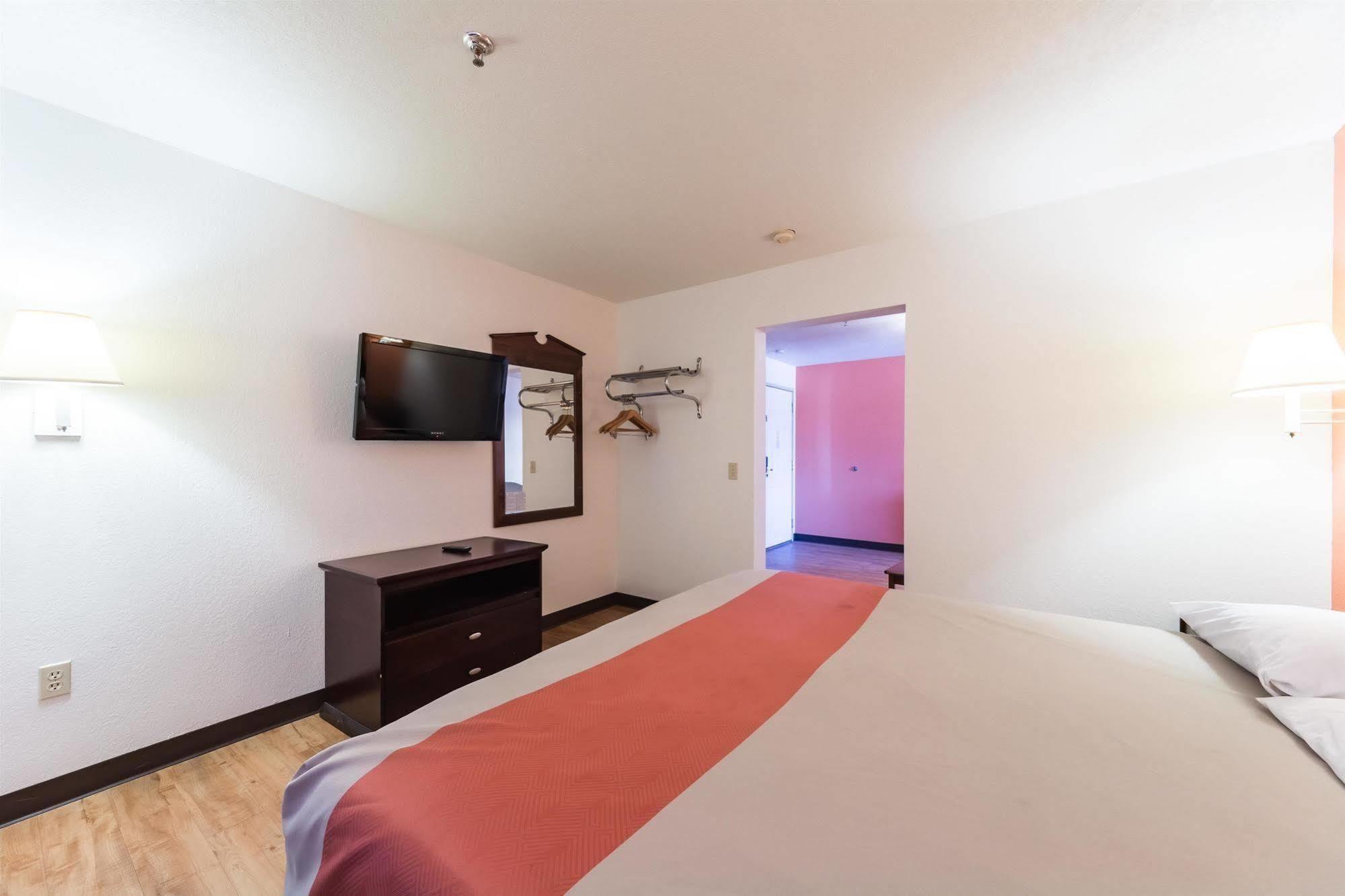 Quality Inn & Suites Junction Ngoại thất bức ảnh